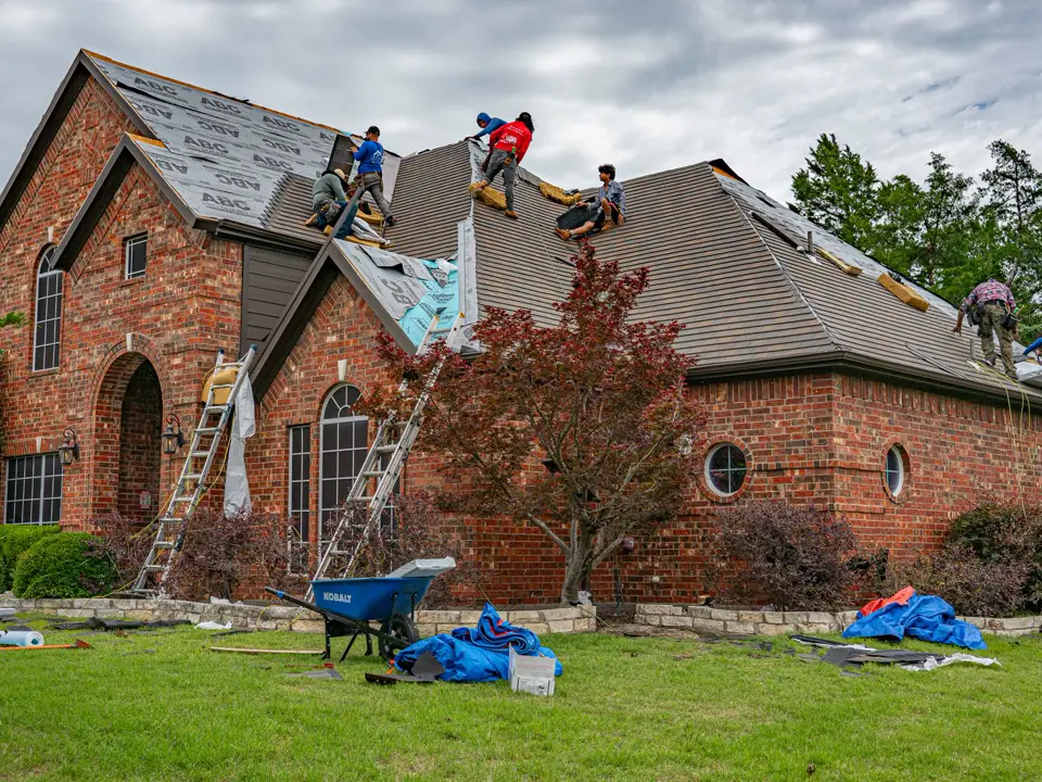 New architectural shingle roof on a Tampa Bay home